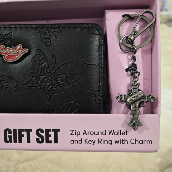 Ed Hardy Black Wallet and Key Ring Gift Set - Picture 3 of 10